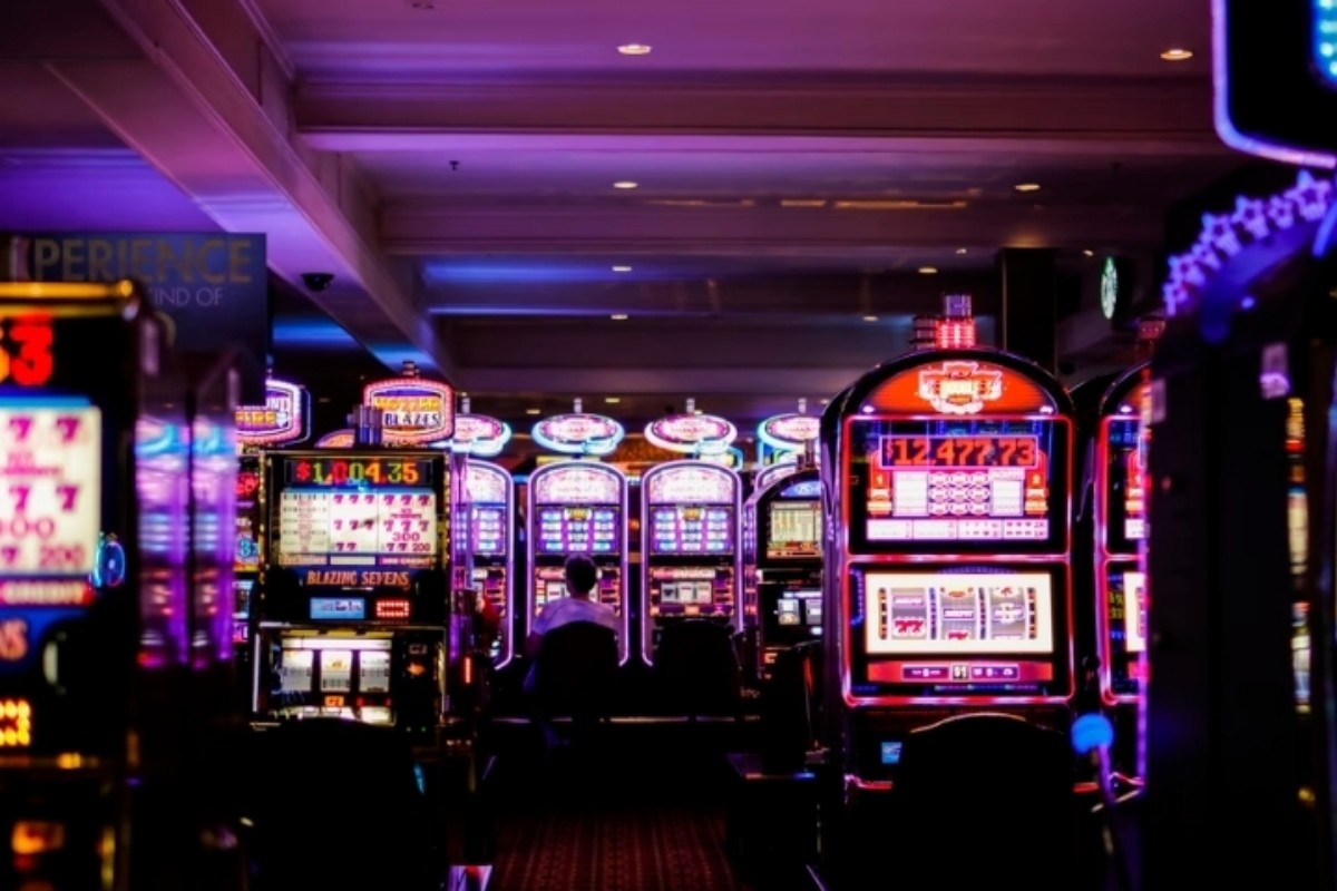 The Thrills and Risks of Online Casinos: Exploring the World of Virtual Gambling