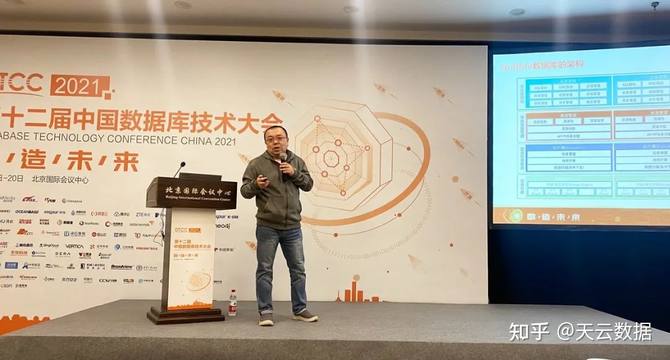 于海滨，跨度与形态的联动逻辑深度解析